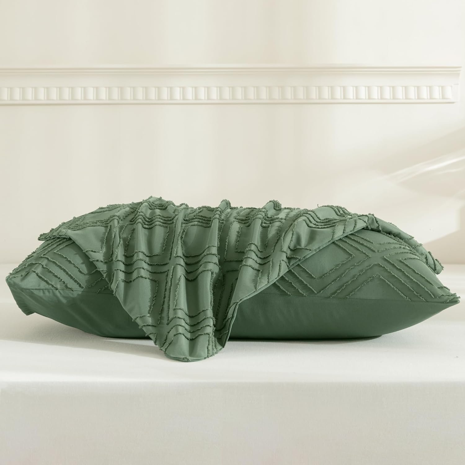 JELLYMONI Pillowcases Standard Size Green 2 Pack Boho Plaid Bed Pillow Covers 20x26in Polyester Envelope Pillow Shams Tufted Bohemian Textured (Pillows are not Included)