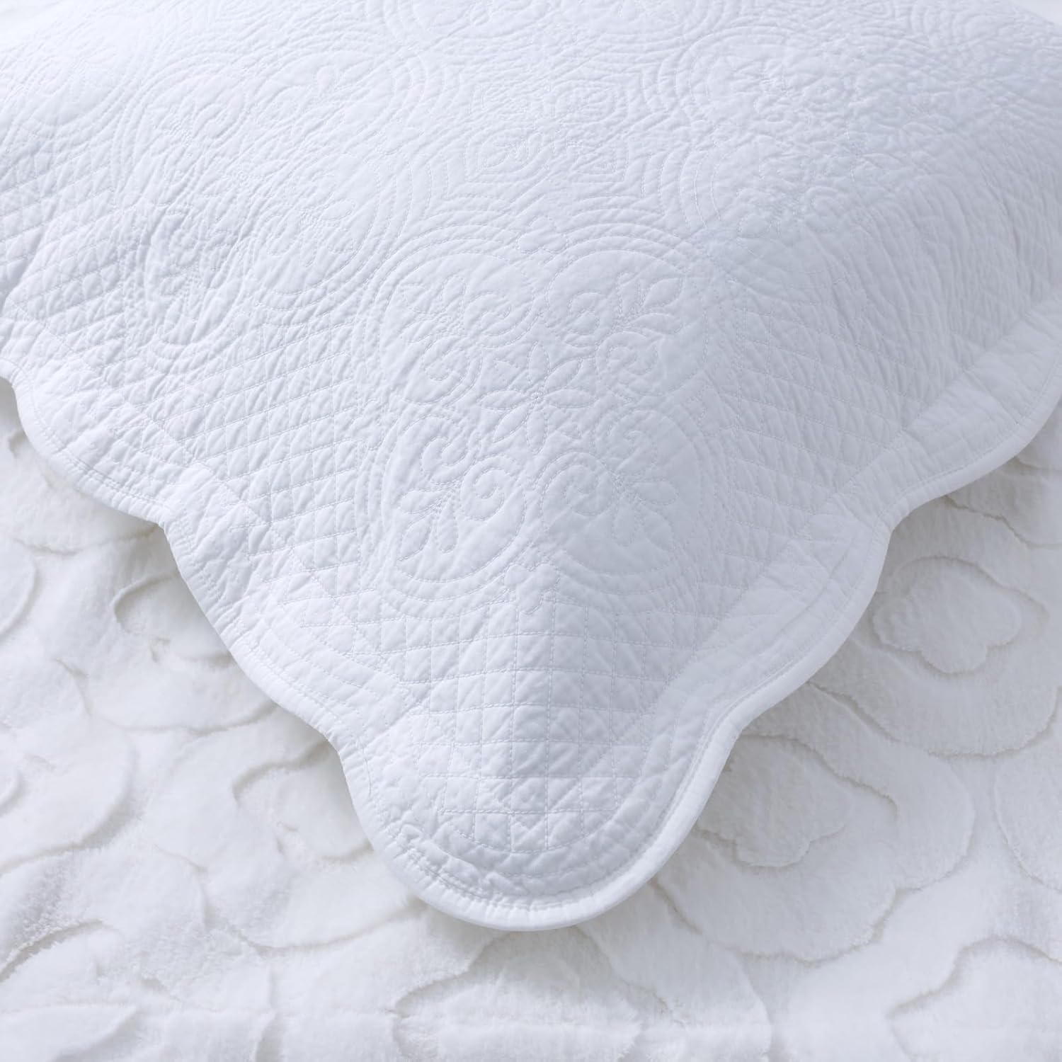 White Quilted Pillow Sham Standard Cotton Medallion Damask Set of 2 Embroidered Floral Pillowcases Scalloped Embossed Matelasse Victorian Vintage Textured Decorative 20×26
