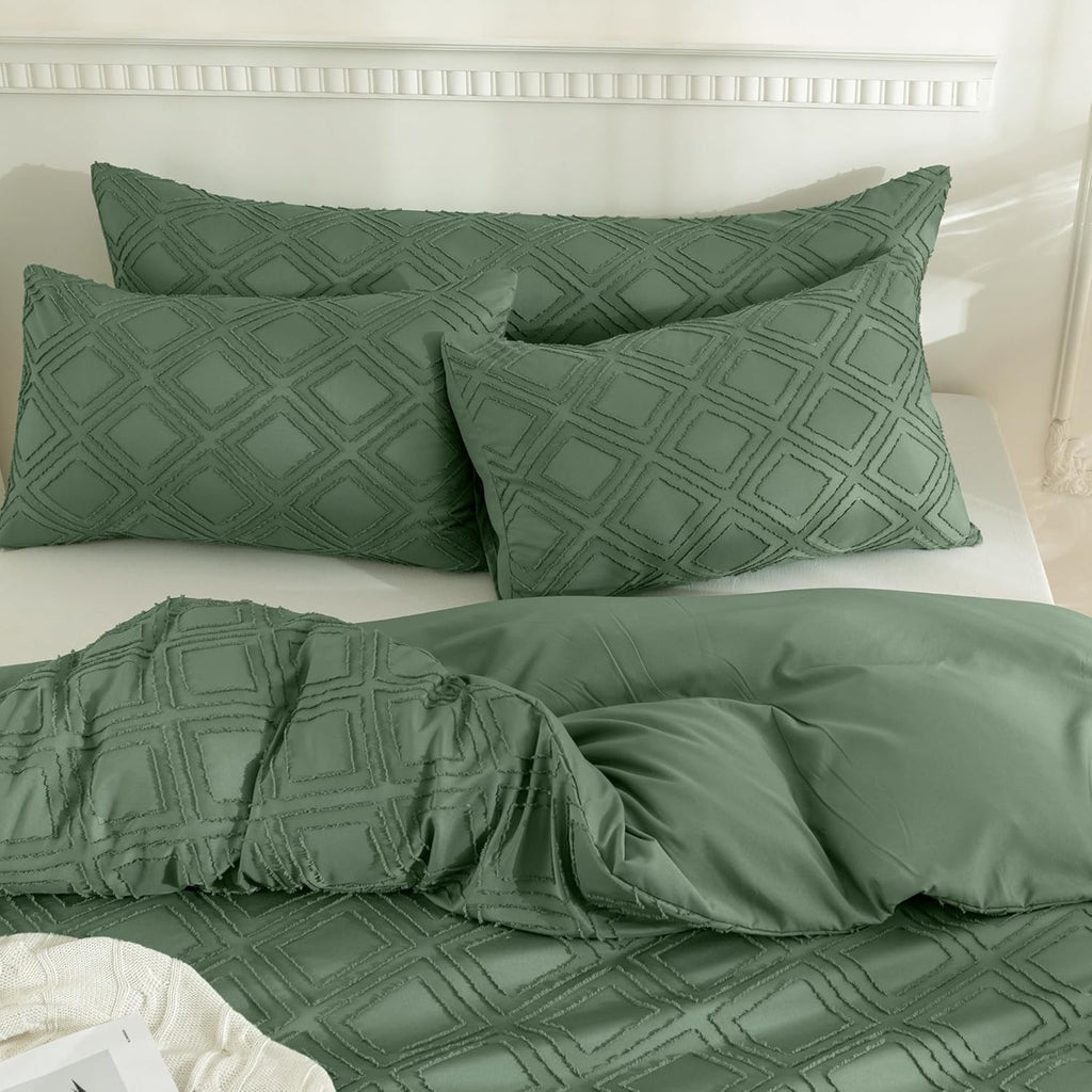 JELLYMONI Pillowcases Standard Size Green 2 Pack Boho Plaid Bed Pillow Covers 20x26in Polyester Envelope Pillow Shams Tufted Bohemian Textured (Pillows are not Included)
