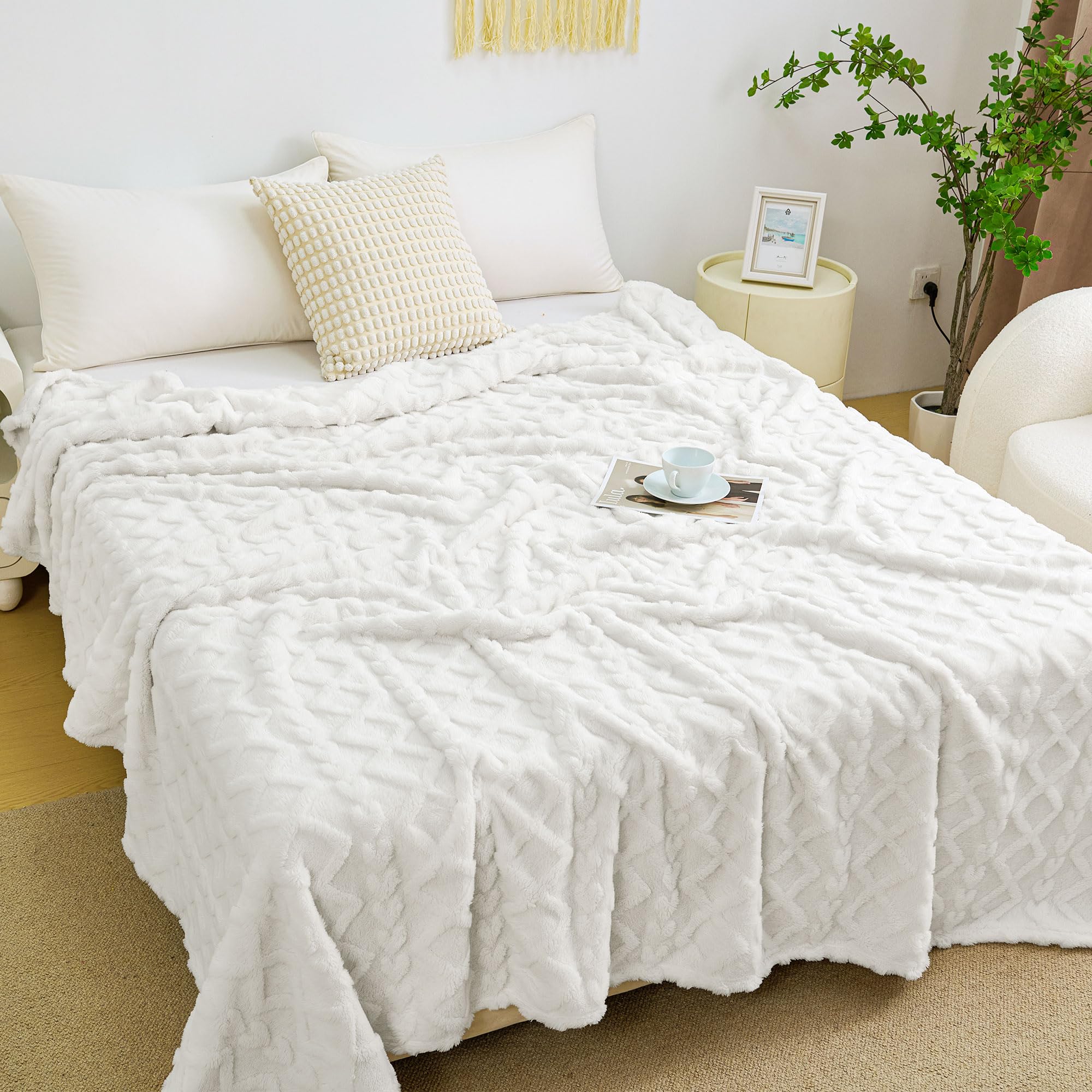 Aganear Fleece Throw Blanket
