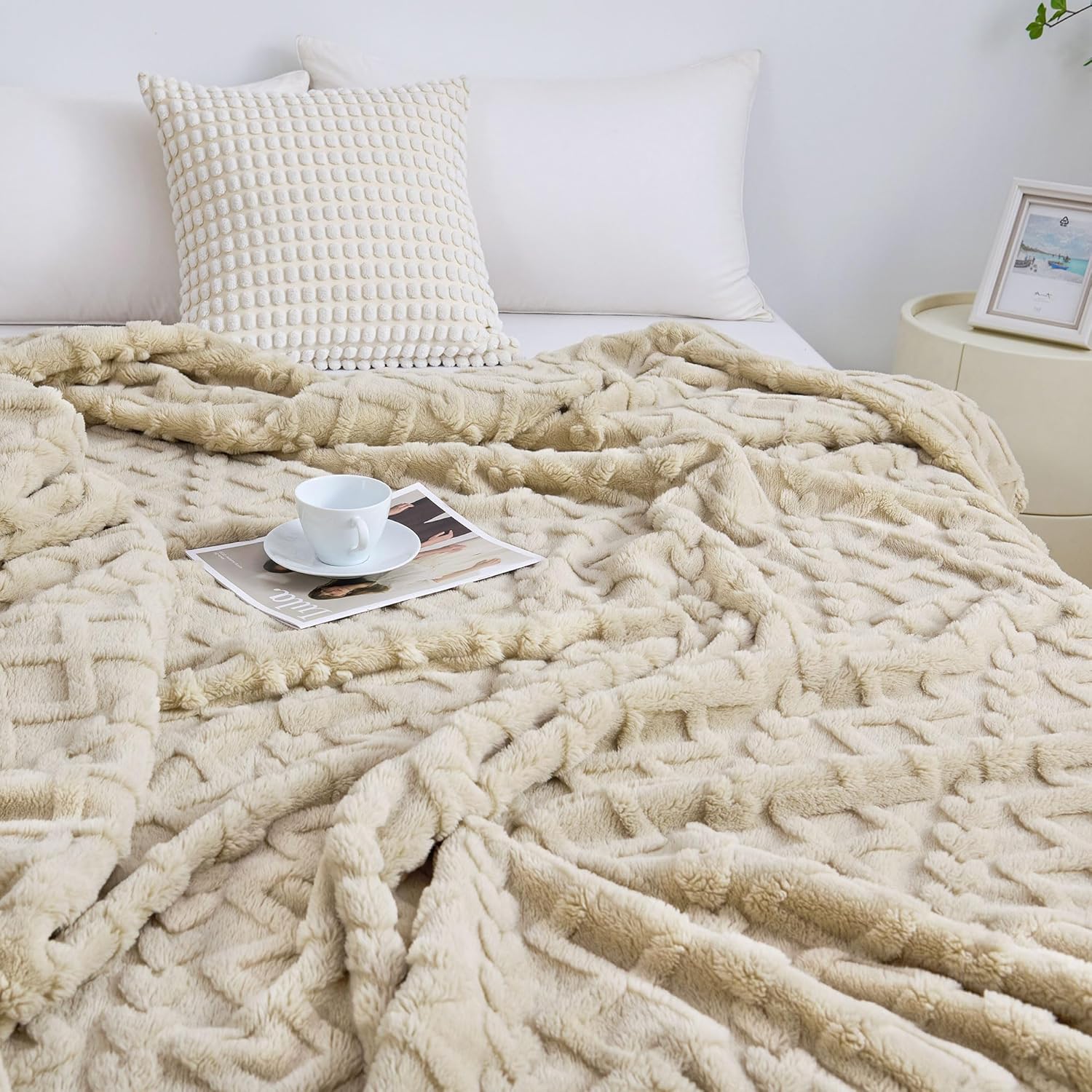 Aganear Fleece Throw Blanket