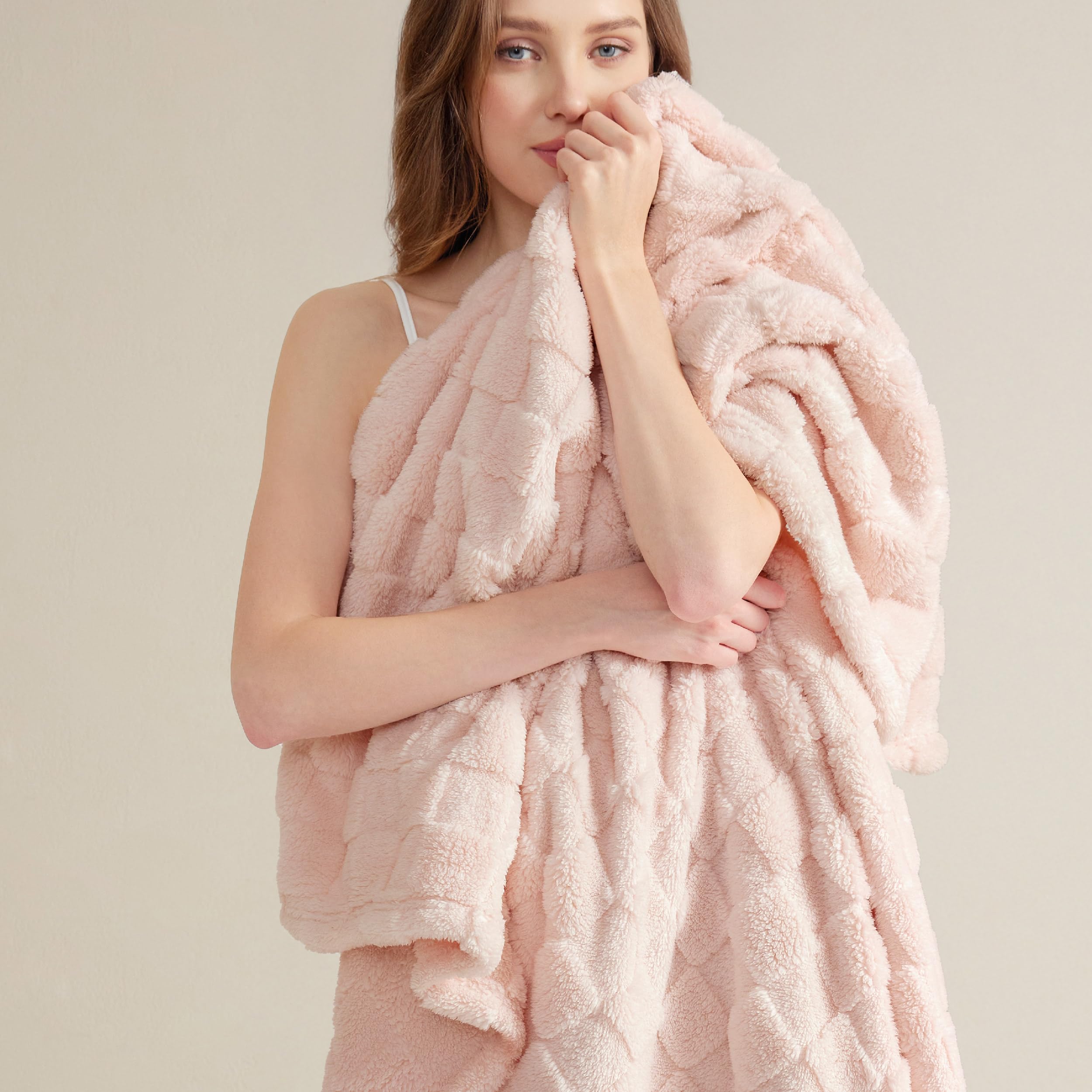 Bedsure GentleSoft Sage Green Throw Blanket for Couch - Checkered Cute Fleece Blankets, Soft Cozy Summer Throw for Bedroom Home Decor Gifts for Mom Girls, Green, 50x60 Inches