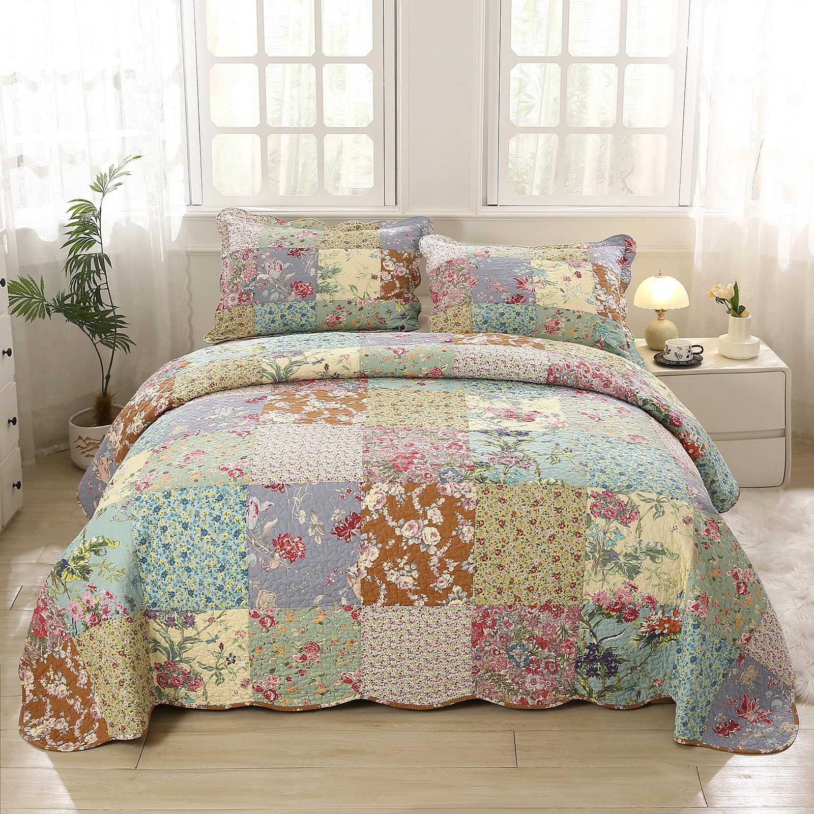 vctops Farmhouse Green 3 Piece Embroidered Floral Quilted Bedspread Quilt Set 100% Cotton Reversible Patchwork Coverlet Set 1 Quilt and 2 Pillow Shams (Green,Queen)