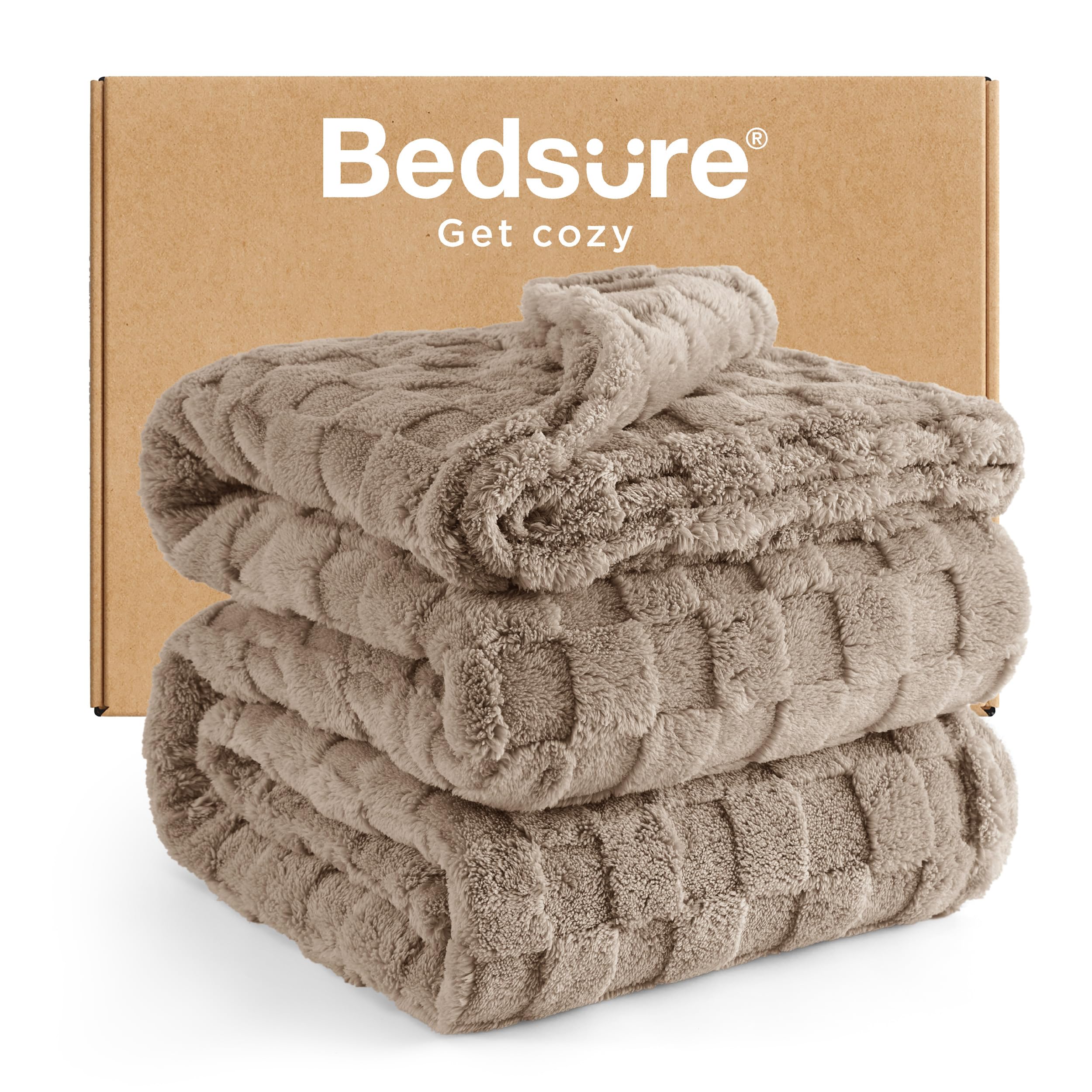 Bedsure GentleSoft Sage Green Throw Blanket for Couch - Checkered Cute Fleece Blankets, Soft Cozy Summer Throw for Bedroom Home Decor Gifts for Mom Girls, Green, 50x60 Inches
