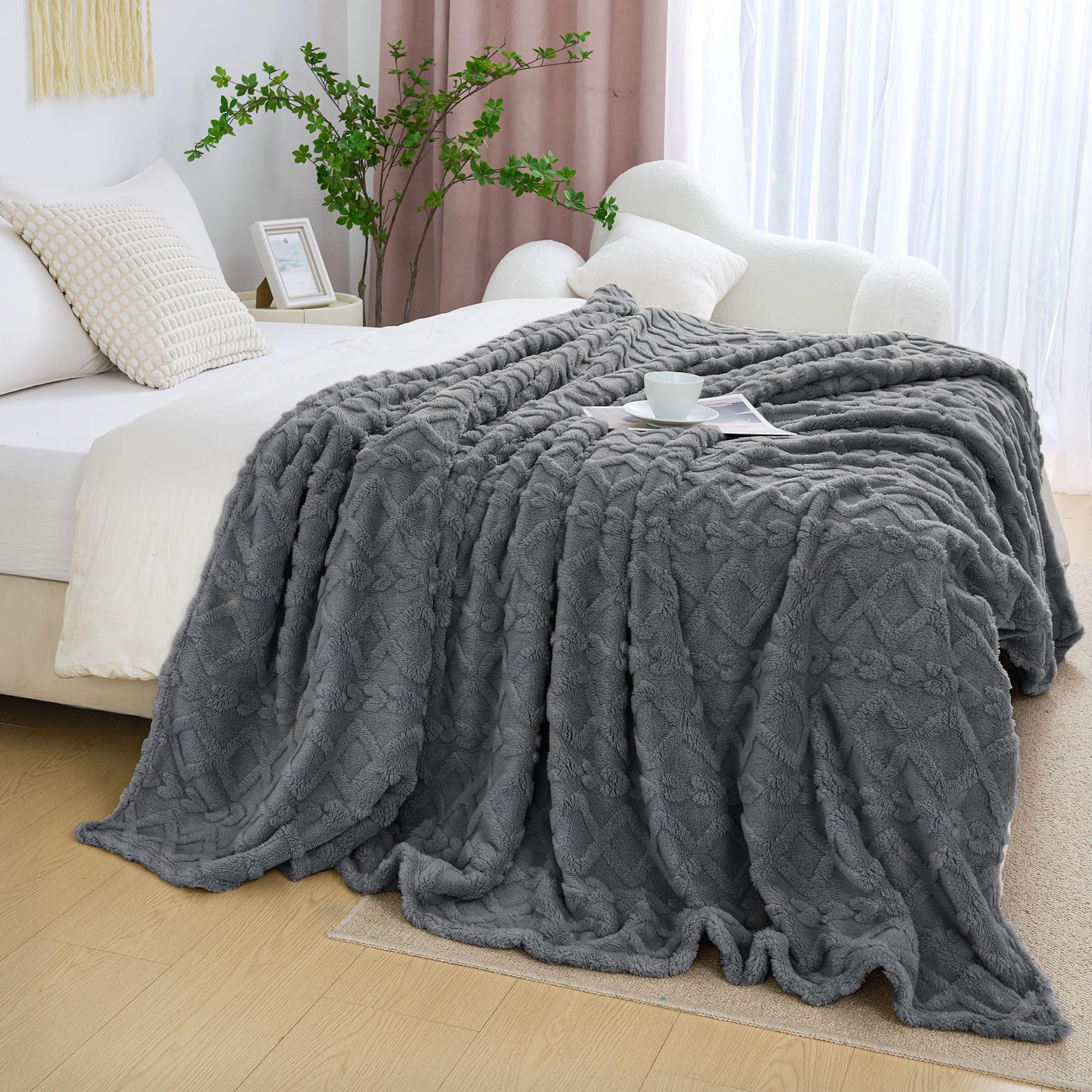 Aganear Fleece Throw Blanket