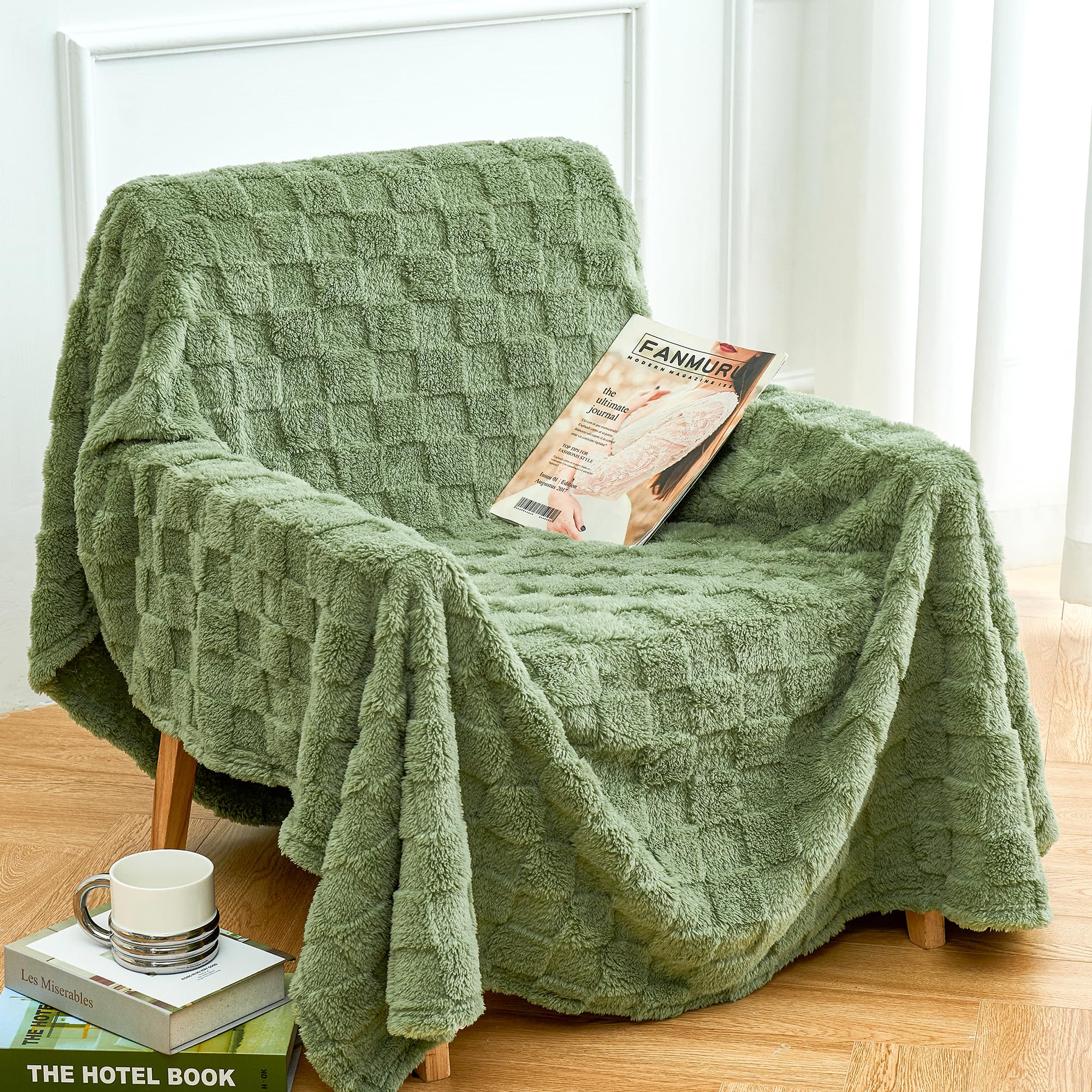 Aganear Fleece Throw Blanket