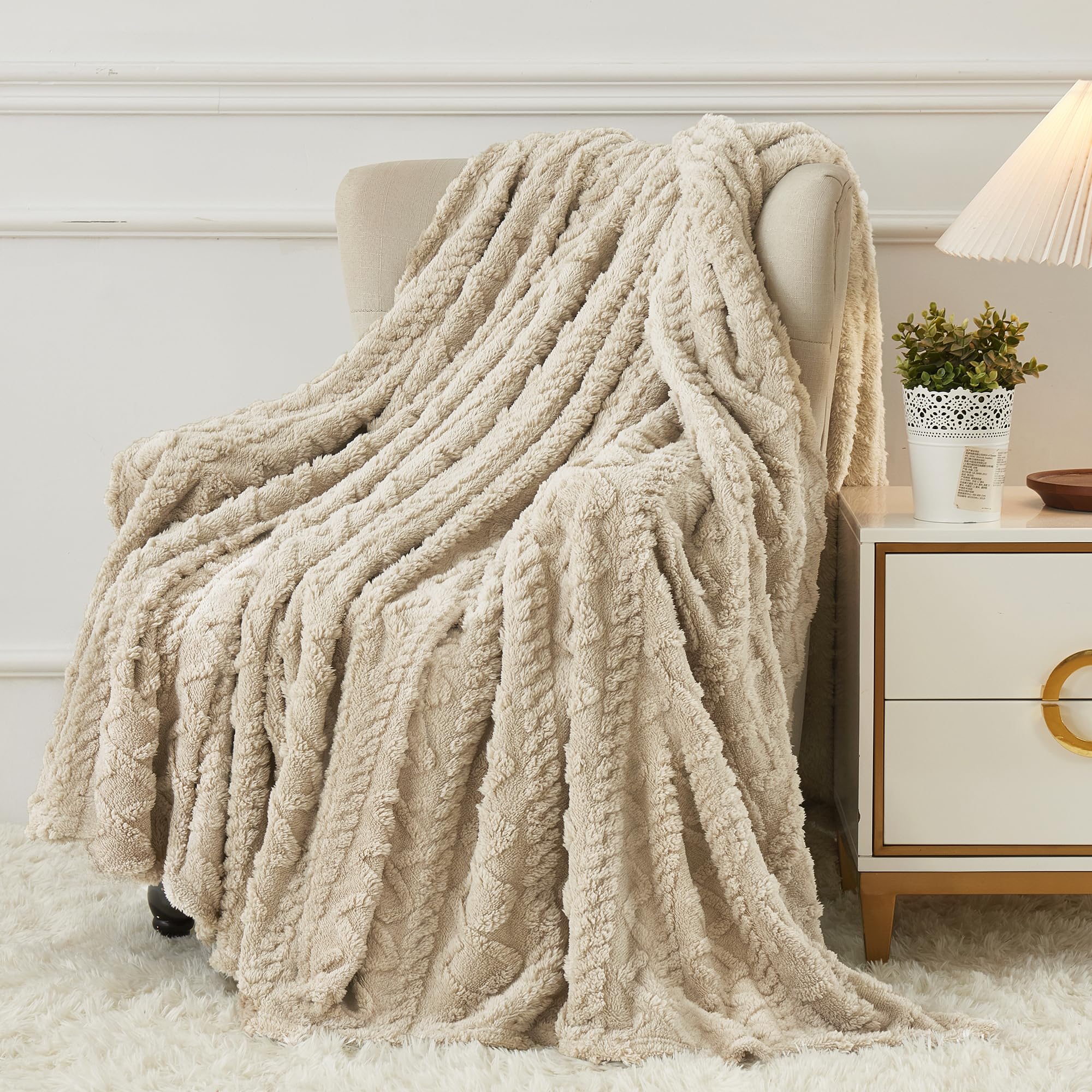Aganear Fleece Throw Blanket