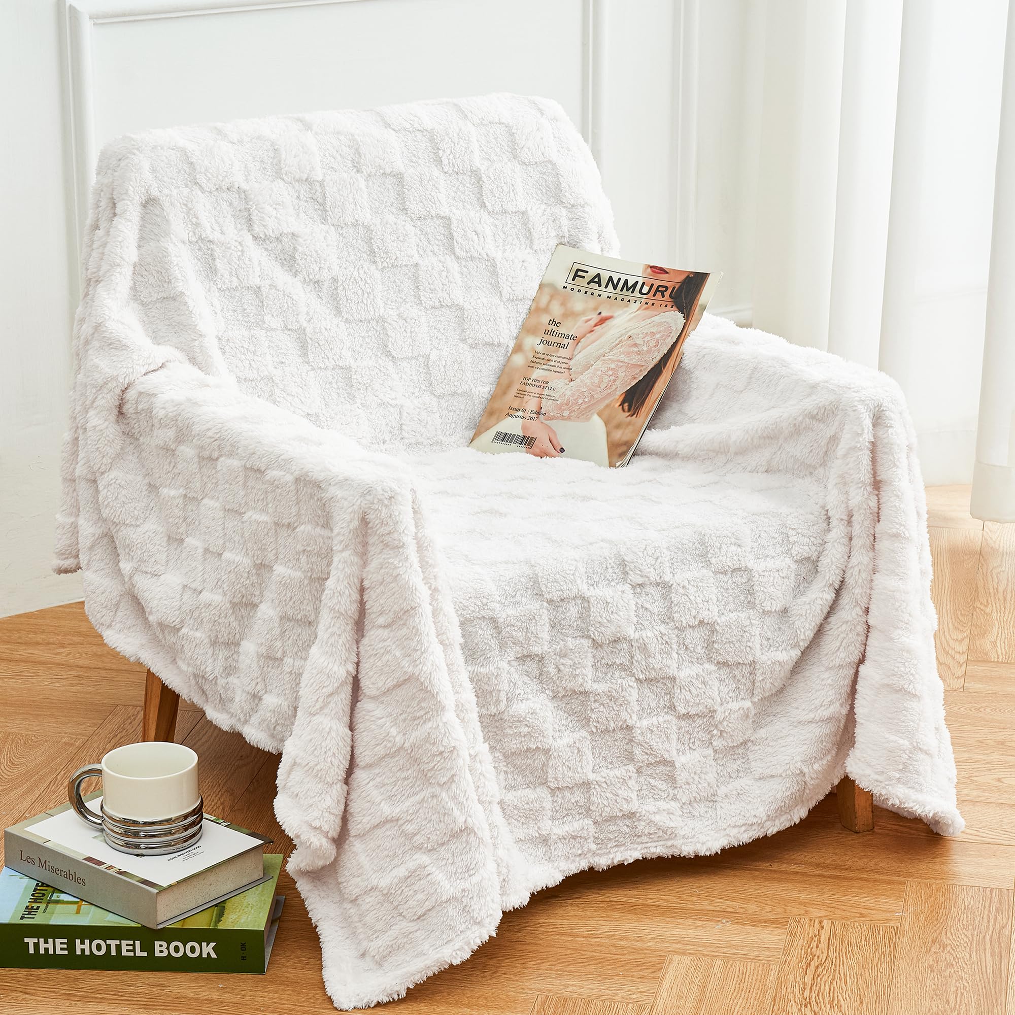 Aganear Fleece Throw Blanket