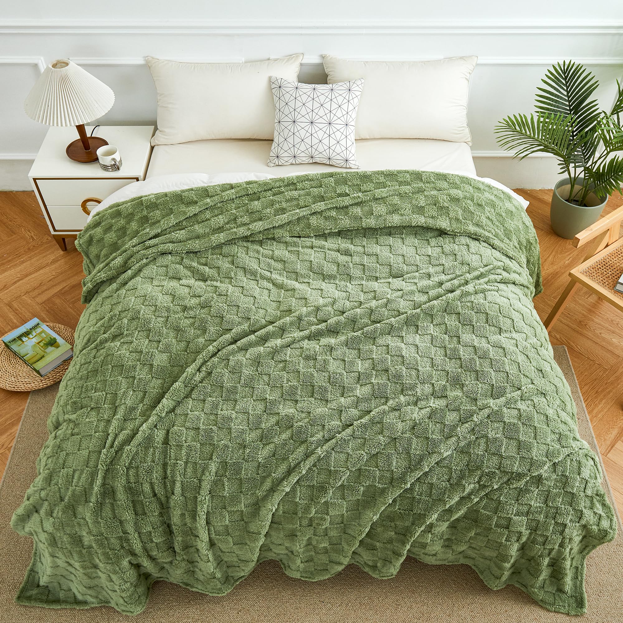 Aganear Fleece Throw Blanket